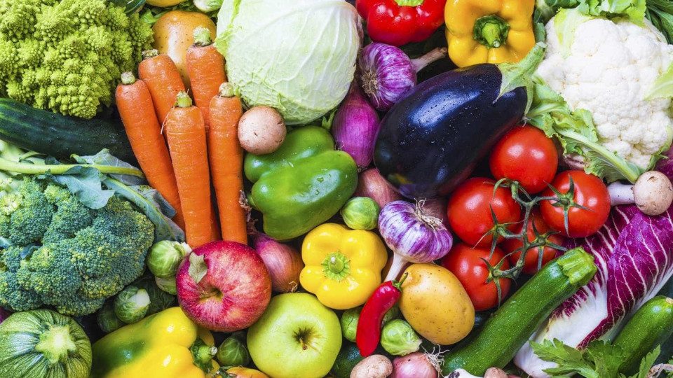 Cesto de frutas e legumes encareceu 30% num ano. Quanto custa agora?