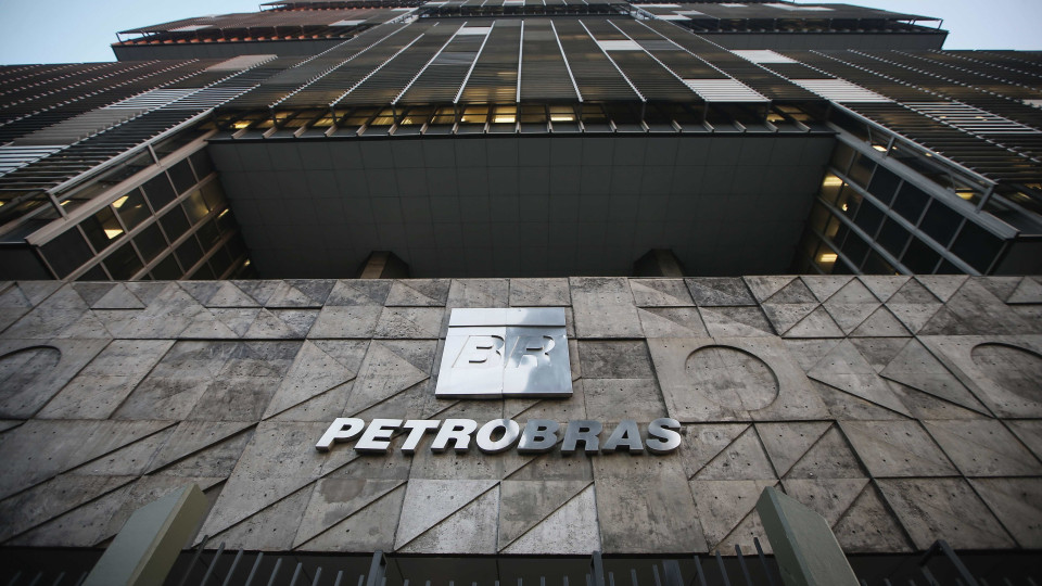 Petrobras devolverá área de extração de petróleo no Brasil