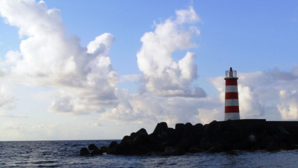 Autuada embarcação a pescar em zona de reseva natural marinha nos Açores