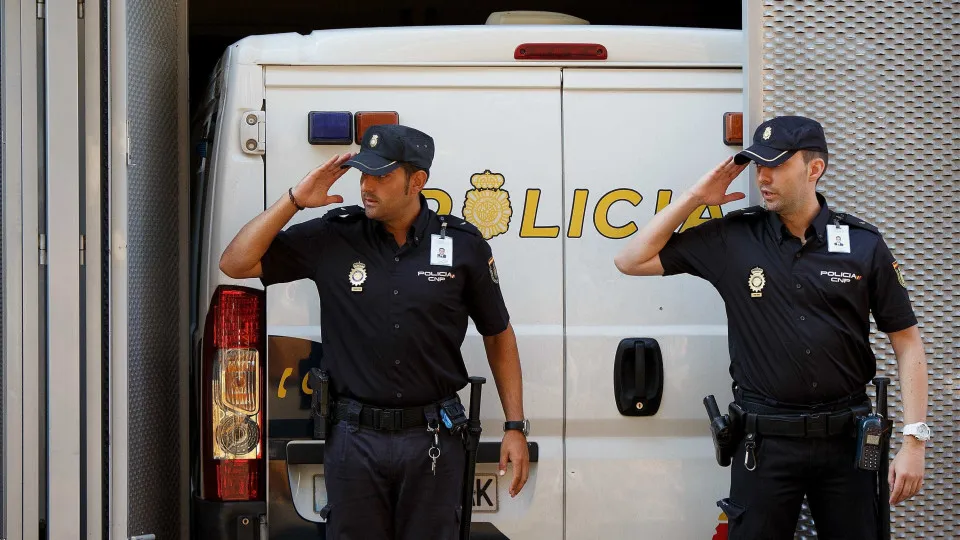 Espanha: Polícia prende três pessoas acusadas de vender bebé
