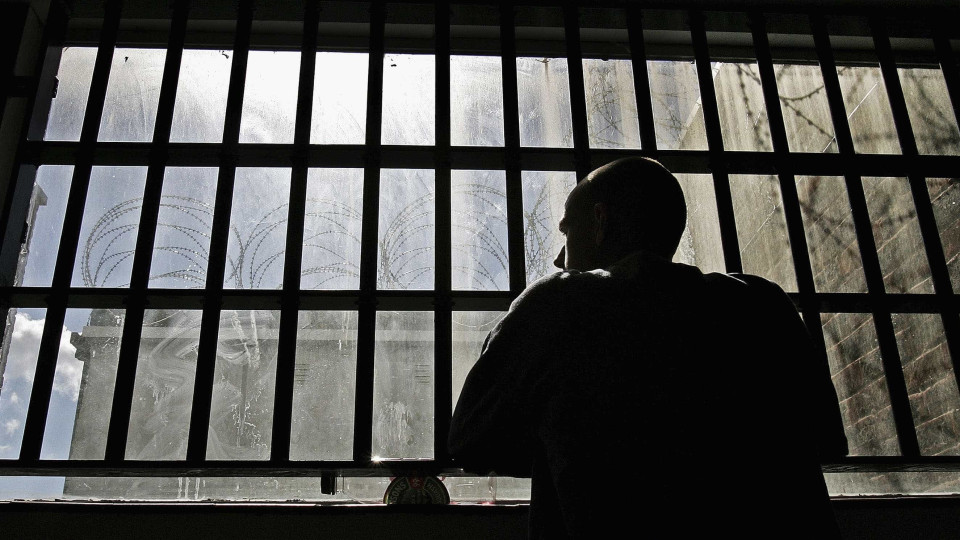 Covid-19: Transferências de presos só por saúde ou segurança