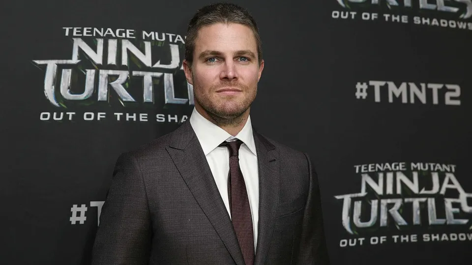 Ator Stephen Amell, estrela de 'Arrow', foi pai pela segunda vez