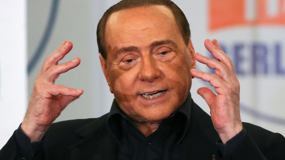 Silvio Berlusconi internado nos cuidados intensivos em Milão