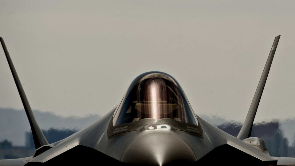 Exército canadiano planeia comprar 88 caças F-35 a empresa dos EUA