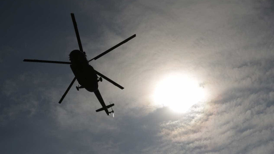 Helicóptero cai após auxílio em incêndios nos EUA. Ocupantes morreram