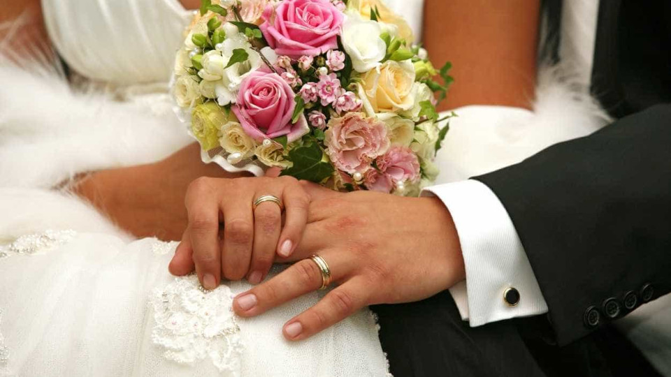 E se em vez de casamento eterno se celebrasse um contrato de 10 anos?