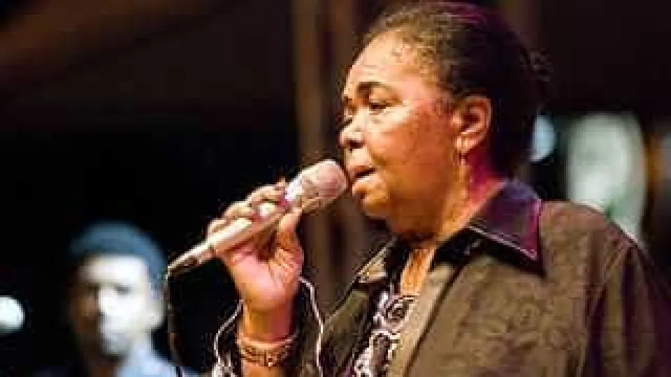 Embaixada de Cabo Verde apresenta biografia de Cesária Évora em Paris