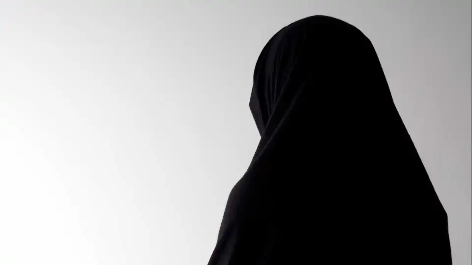 Irão. Nova lei sobre 'hijab' agrava punições, sanções financeiras e penas