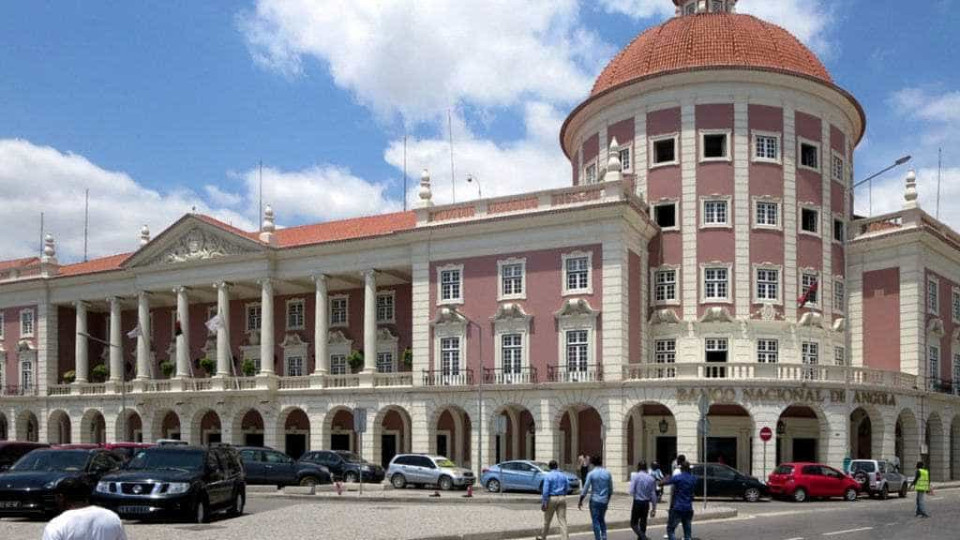 Angola. Banco Nacional vende 500 milhões de dólares em títulos de dívida