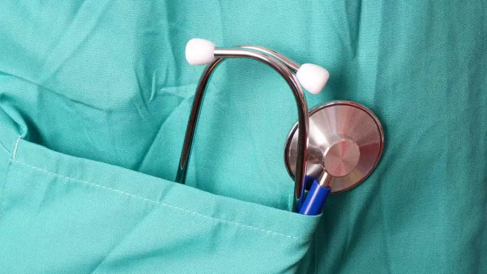 Expulsão do médico do bebé sem rosto teve a ver com mais "5 ou 6" casos