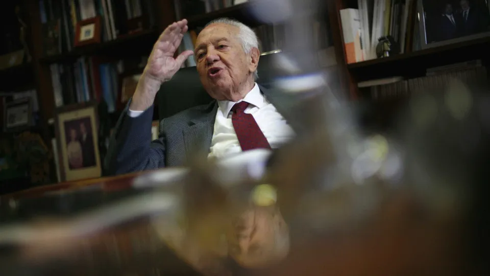 Mário Soares no Panteão Nacional? Só daqui a 20 anos