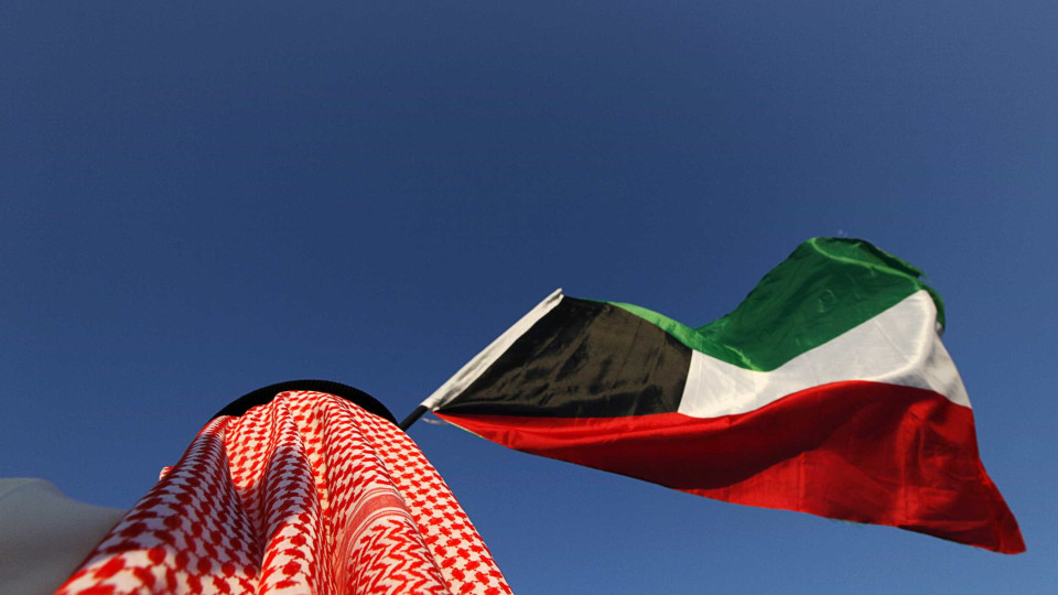 Príncipe herdeiro do Kuwait anuncia dissolução do parlamento