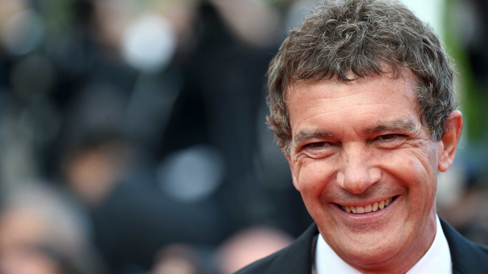 Antonio Banderas no hospital após voltar a sentir dores no peito