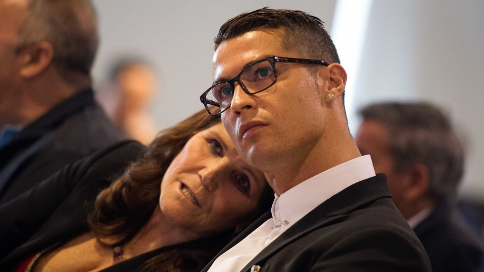 Dolores Aveiro está "a caminho de Manchester" para ver Cristiano Ronaldo