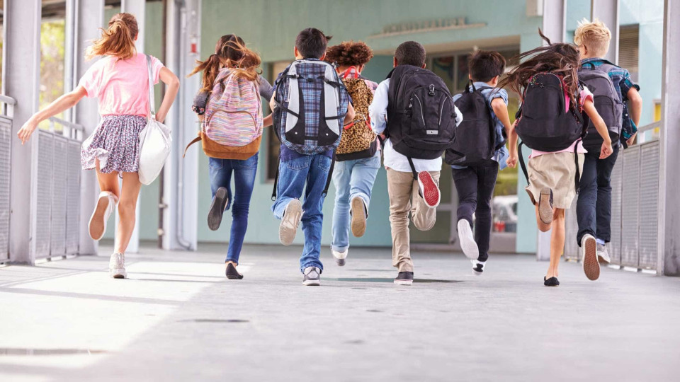 Ainda pode poupar no regresso às aulas. Basta seguir estes conselhos