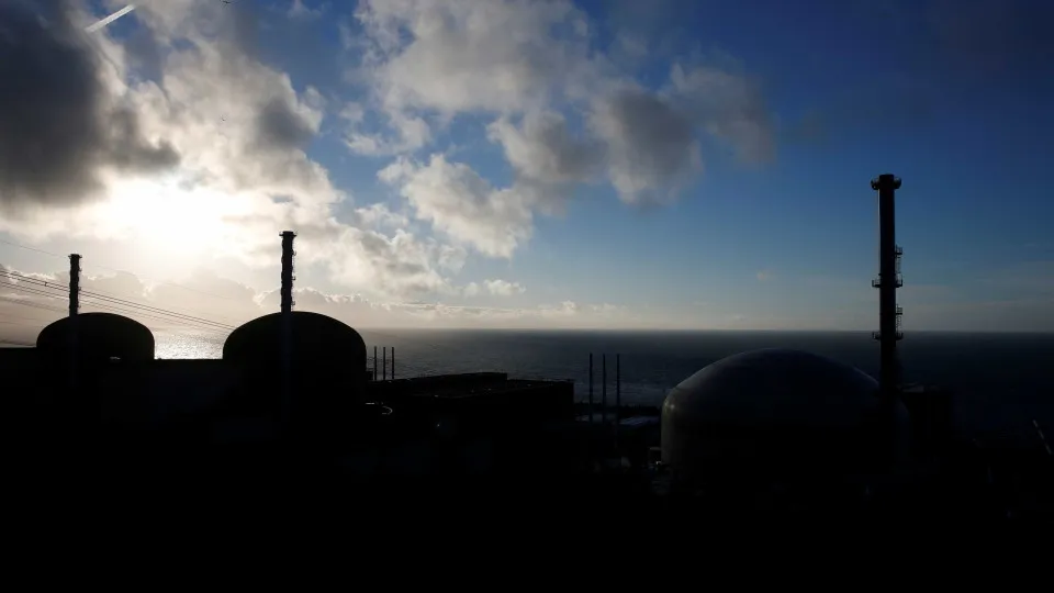 Centrais nucleares paradas e onda de frio levam França a alerta elétrico