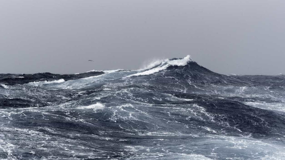 Banhista "em dificuldades" resgatado do mar na praia do Furadouro