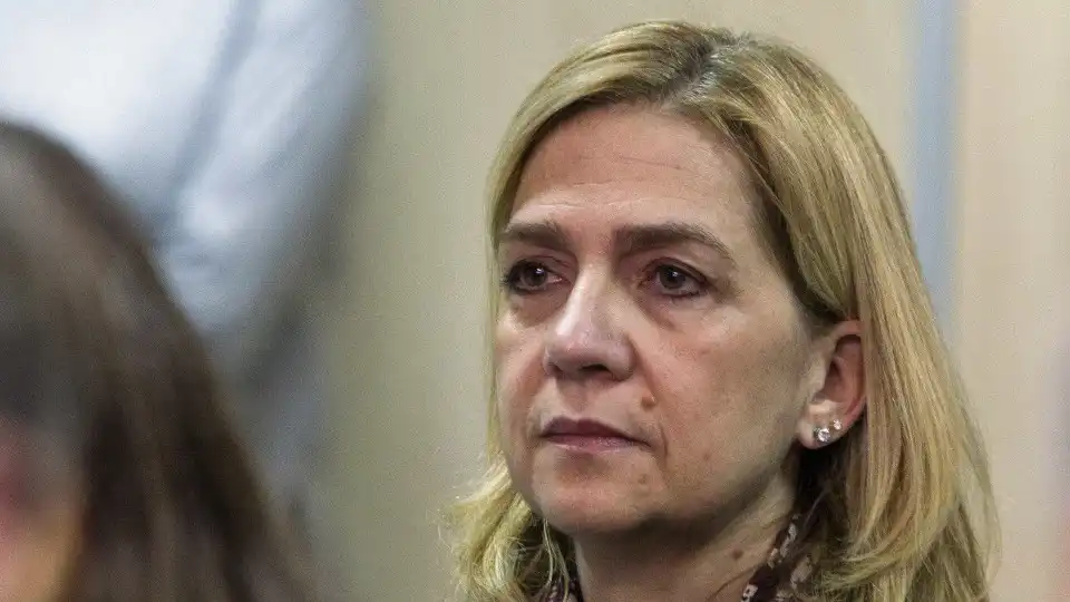 Infanta Cristina reage a notícias sobre mudança para Espanha