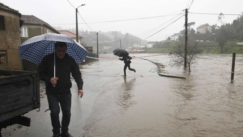 Chuvas provocam derrocadas nos concelhos nortenhos da Madeira sem vítimas