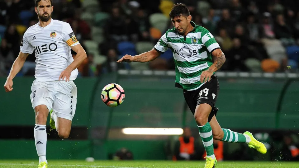 Sporting 'oferece' Alan Ruiz e não se importa de perder dinheiro