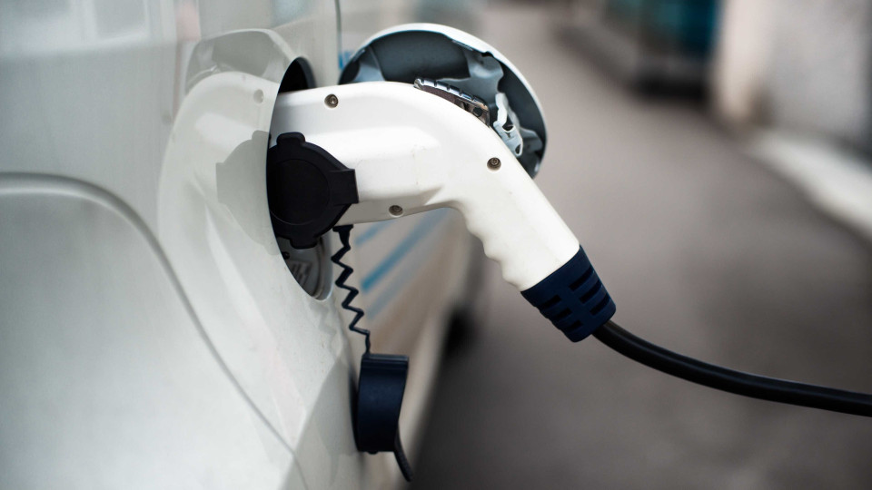 Zero pede reforço dos apoios à compra de veículos elétricos