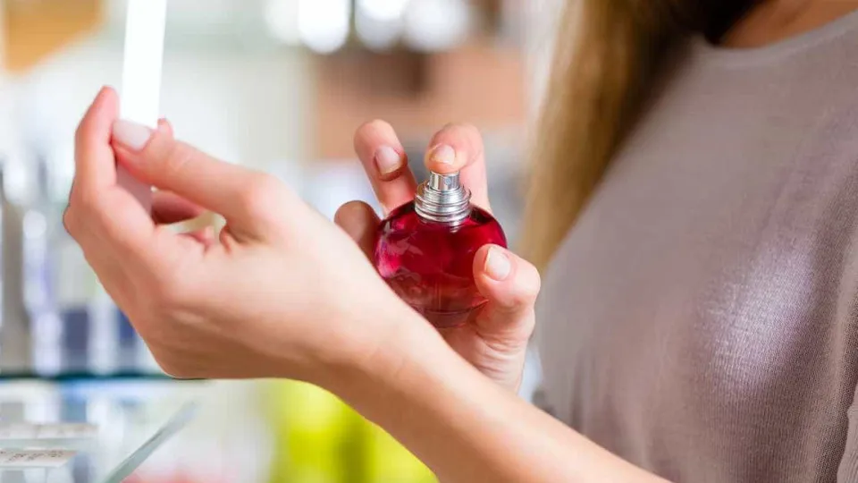 Cidadão pede ao Parlamento que proíba uso de perfumes em locais públicos