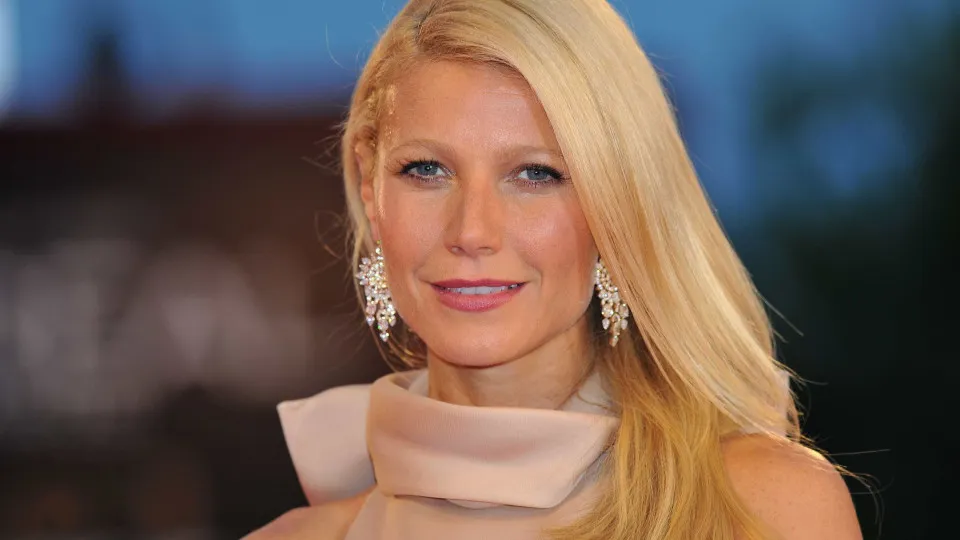 Protegida contra o Covid-19, foi assim que Gwyneth Paltrow chegou a Paris