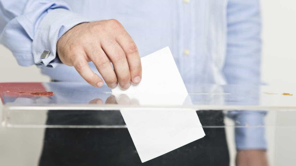 Portugueses em França podem votar após recolher obrigatório