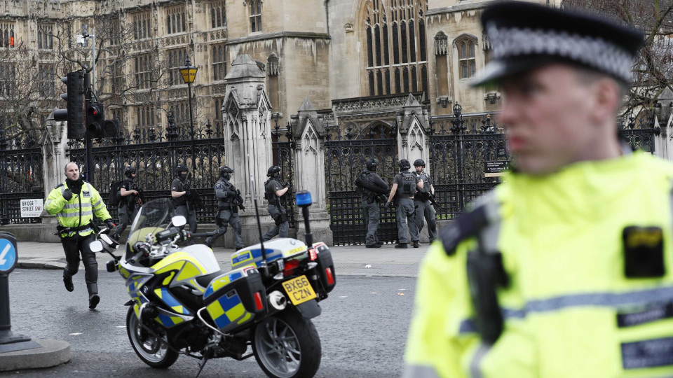Não há provas que liguem atacante de Londres ao ISIS ou à Al-Qaeda