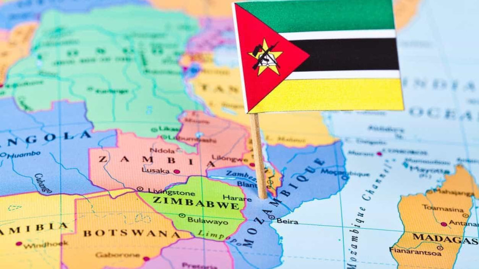 Moçambique está a "afundar-se" numa dependência de recursos