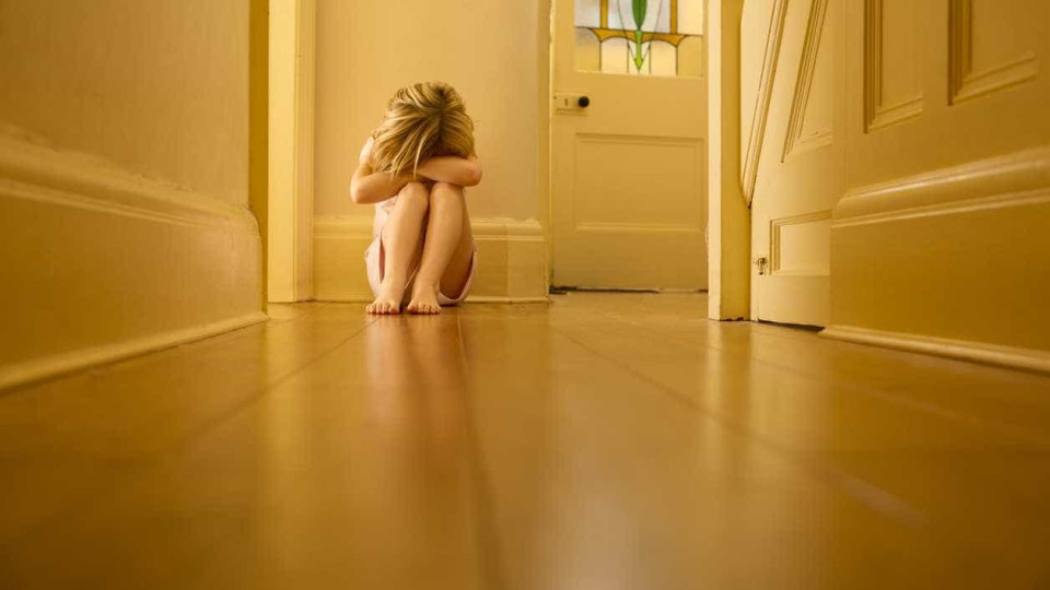 Prisão preventiva para suspeito de 52 crimes de abuso sexual de crianças