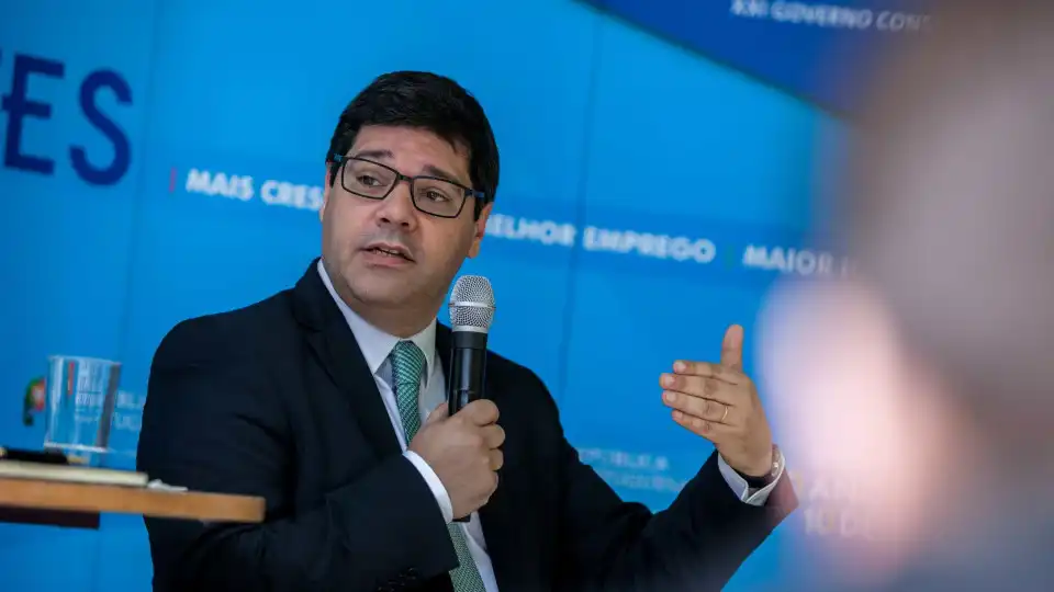 PS acusa família europeia do PSD e CDS de apoiar política do BCE