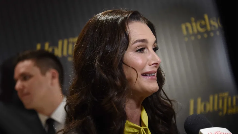 Atriz Brooke Shields fica retida em barco durante horas