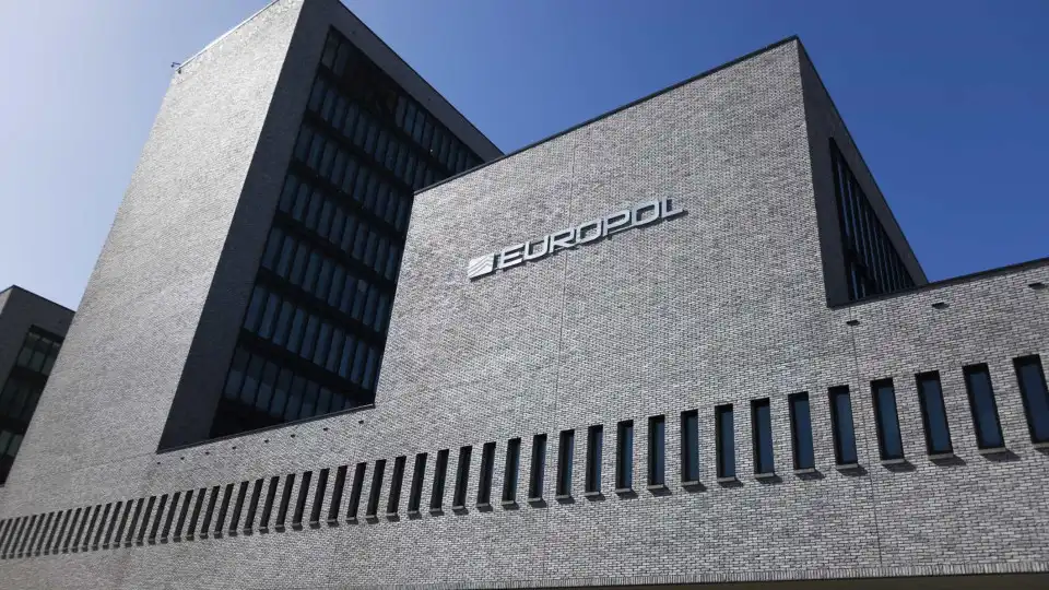 Europol desmantela rede online do EI e detém suspeitos em Espanha