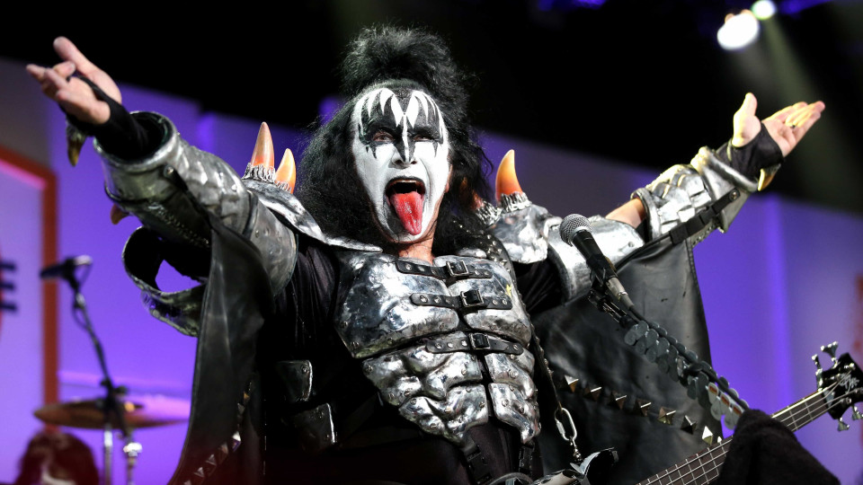 Kiss obrigados a adiar concertos. Vocalista Gene Simmons tem Covid-19