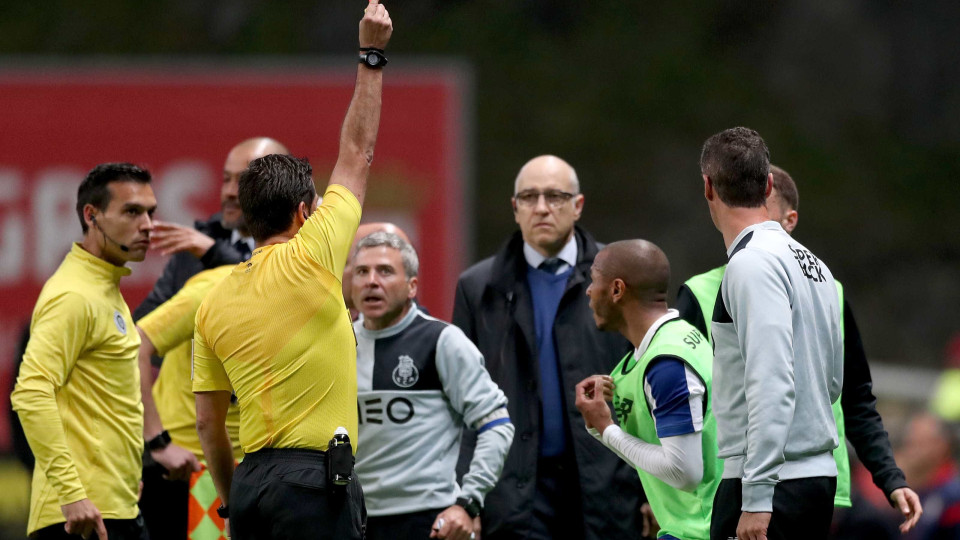 FC Porto chama "mentiroso" a Tiago Antunes e denuncia "polvo fascista"