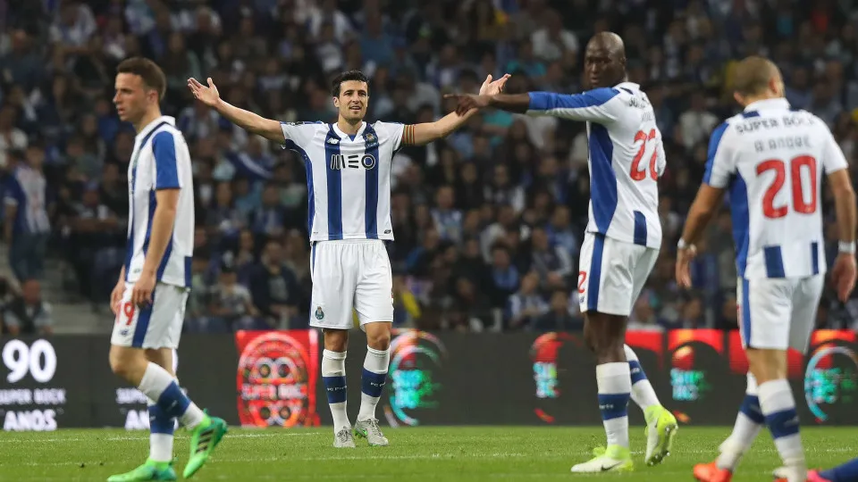 FC Porto arrasa: "A verdade desportiva desta Liga Salazar está inquinada"