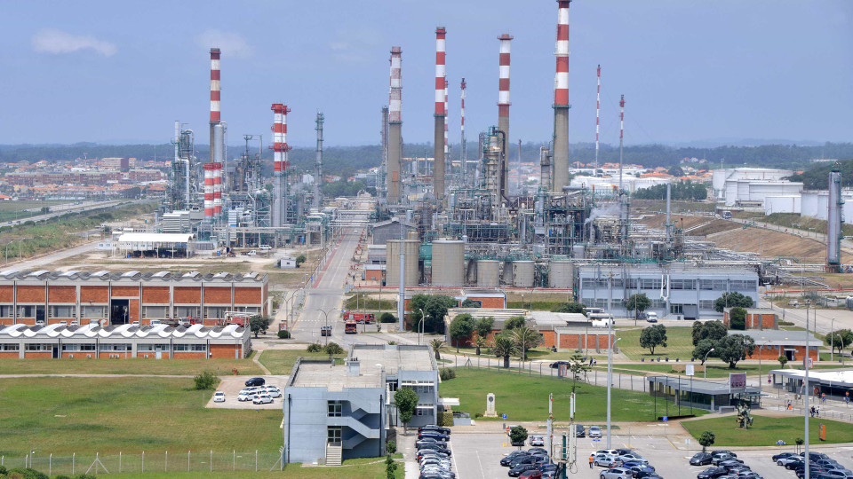 Trabalhadores da Petrogal pedem reabertura da refinaria de Matosinhos