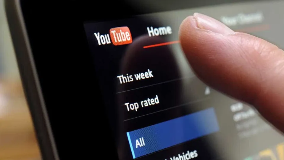 Ver YouTube durante a noite será bem mais confortável