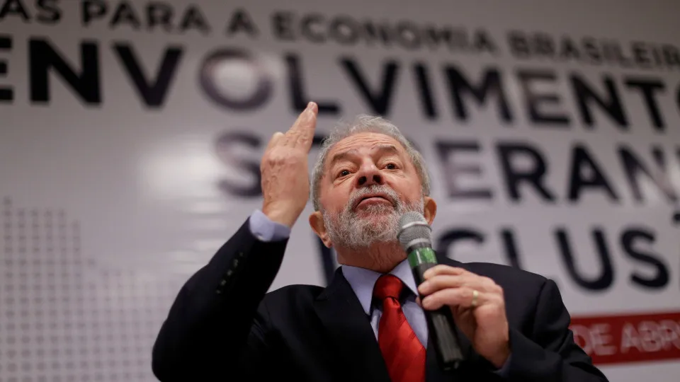 'PF levantou meu colchão atrás de dinheiro',
diz Lula sobre Lava Jato