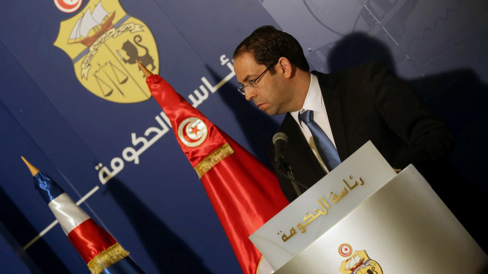 Primeiro-ministro da Tunísia demite dois ministros contestados