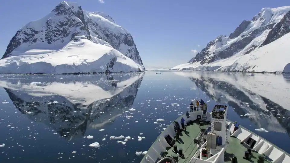 Chinese scientists find 46 lakes under Antarctic ice