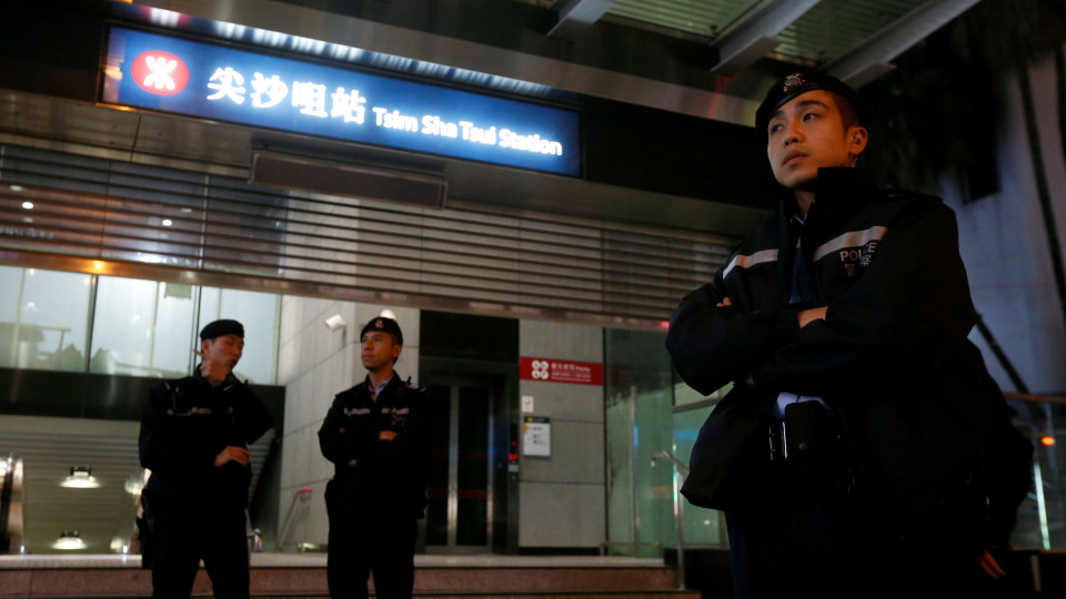 Polícia de Hong Kong exonerada de falhas durante protestos