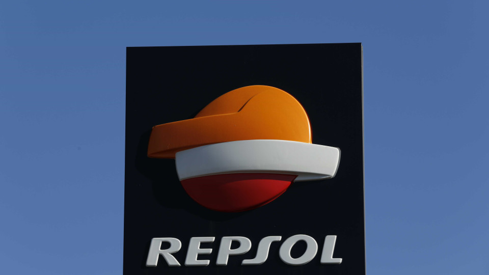 Lucro da Repsol recua 13% até março penalizado pela queda do preço do gás