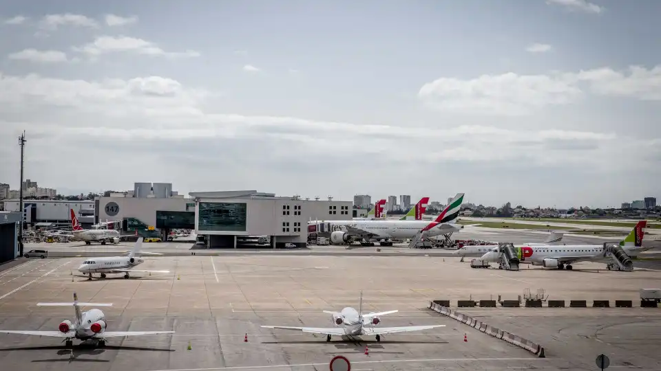 Operação do aeroporto de Lisboa "condicionada" por condições adversas