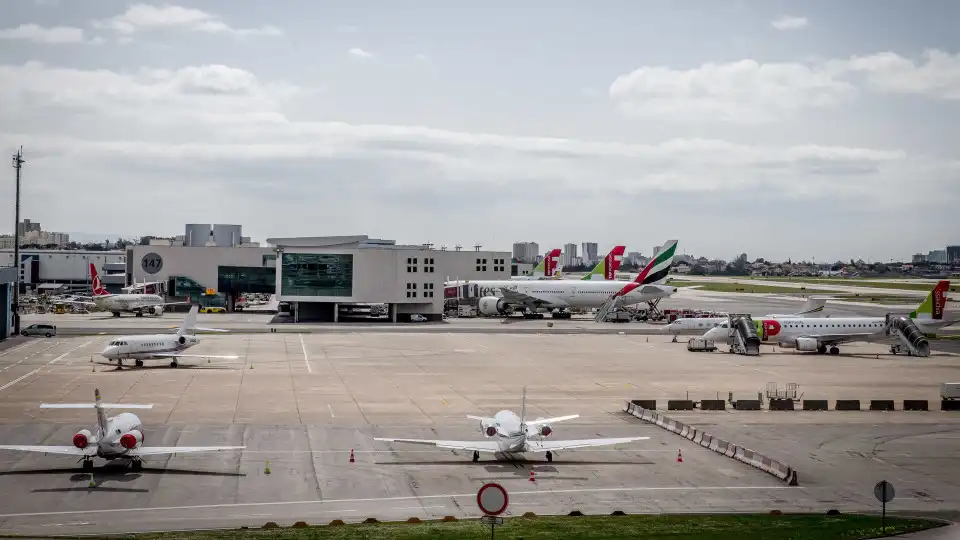 Tráfego no Aeroporto de Lisboa esteve "condicionado" devido a incêndio