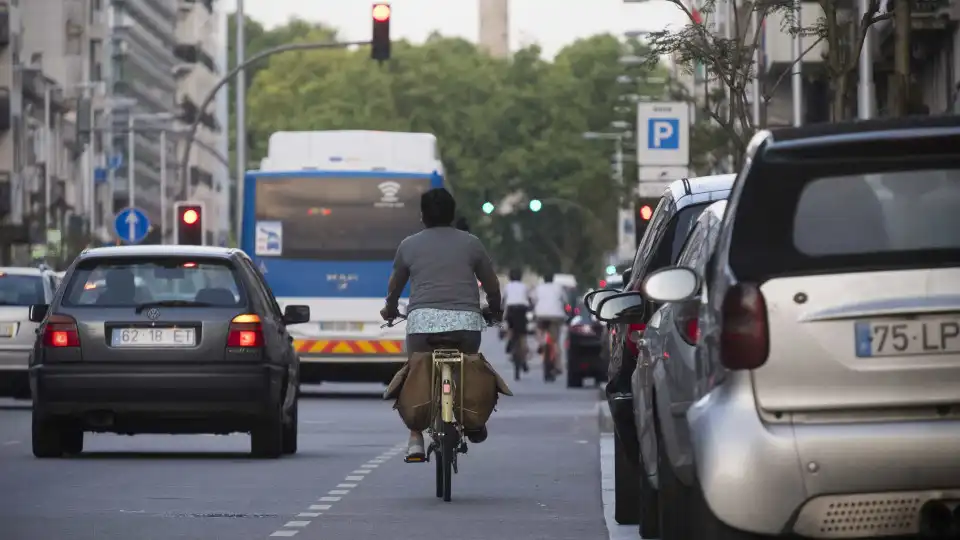 Circulação na Avenida da Boavista restituída em ambos os sentidos