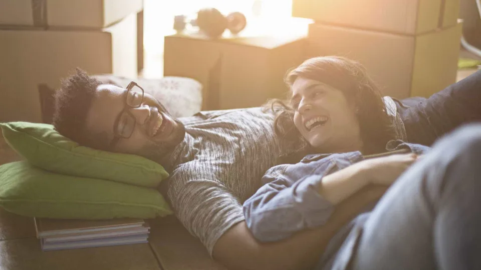 Comprar casa antes dos 30 anos só tem uma desvantagem. Saiba as vantagens