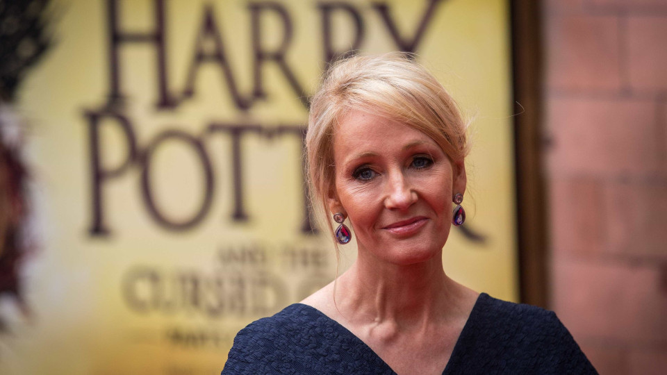 J.K. Rowling choca fãs de Harry Potter com comentários preconceituosos