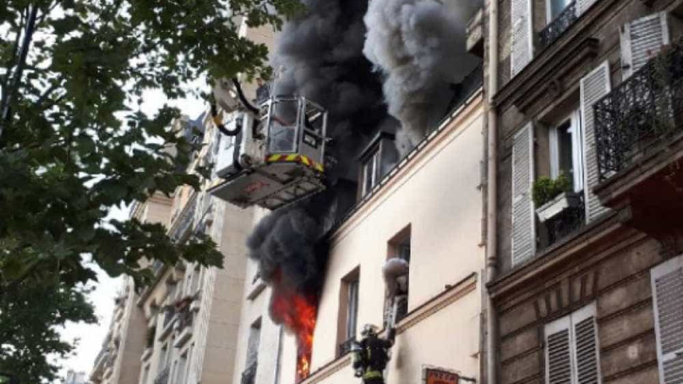 Incêndio em prédio de Paris faz um morto. Há crianças feridas